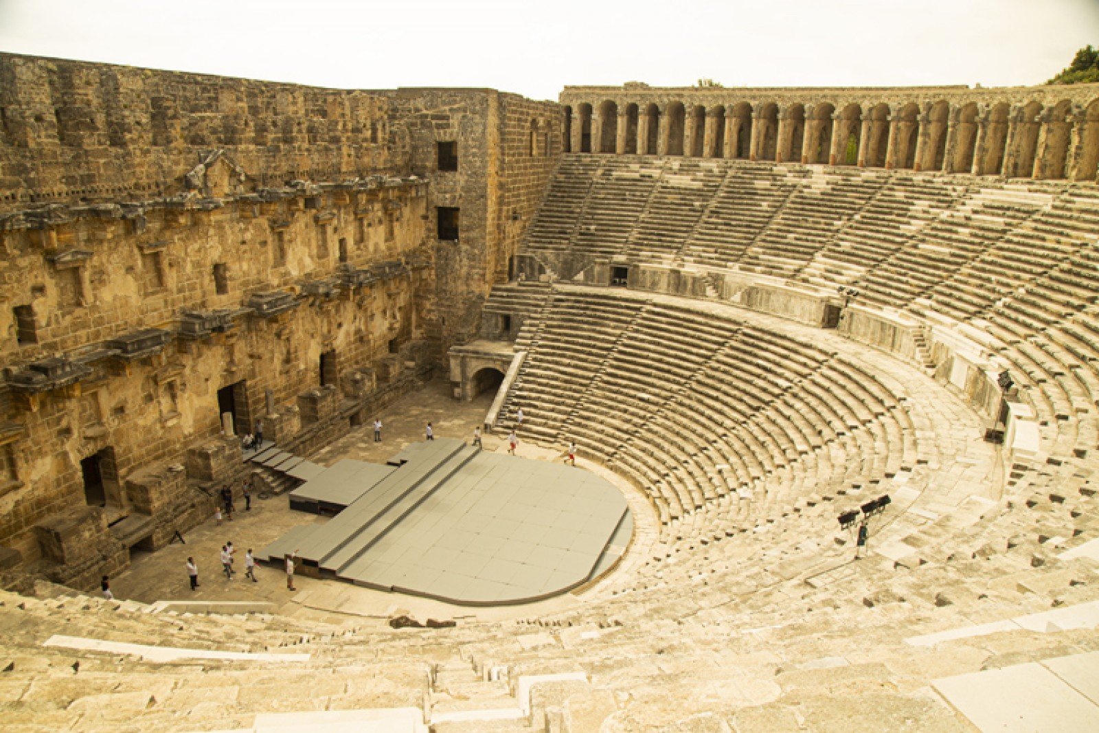 ASPENDOS TIYATROSU’NUN ÜNLÜ KONUKLARI