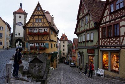 BİR GECE BEKÇİSİNİN PEŞİNDE MASAL KASABA; ROTHENBURG O.D T